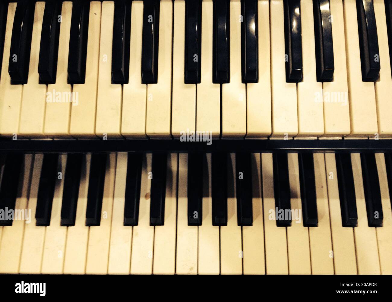 Teclas del piano de doble fila Fotografía de stock - Alamy