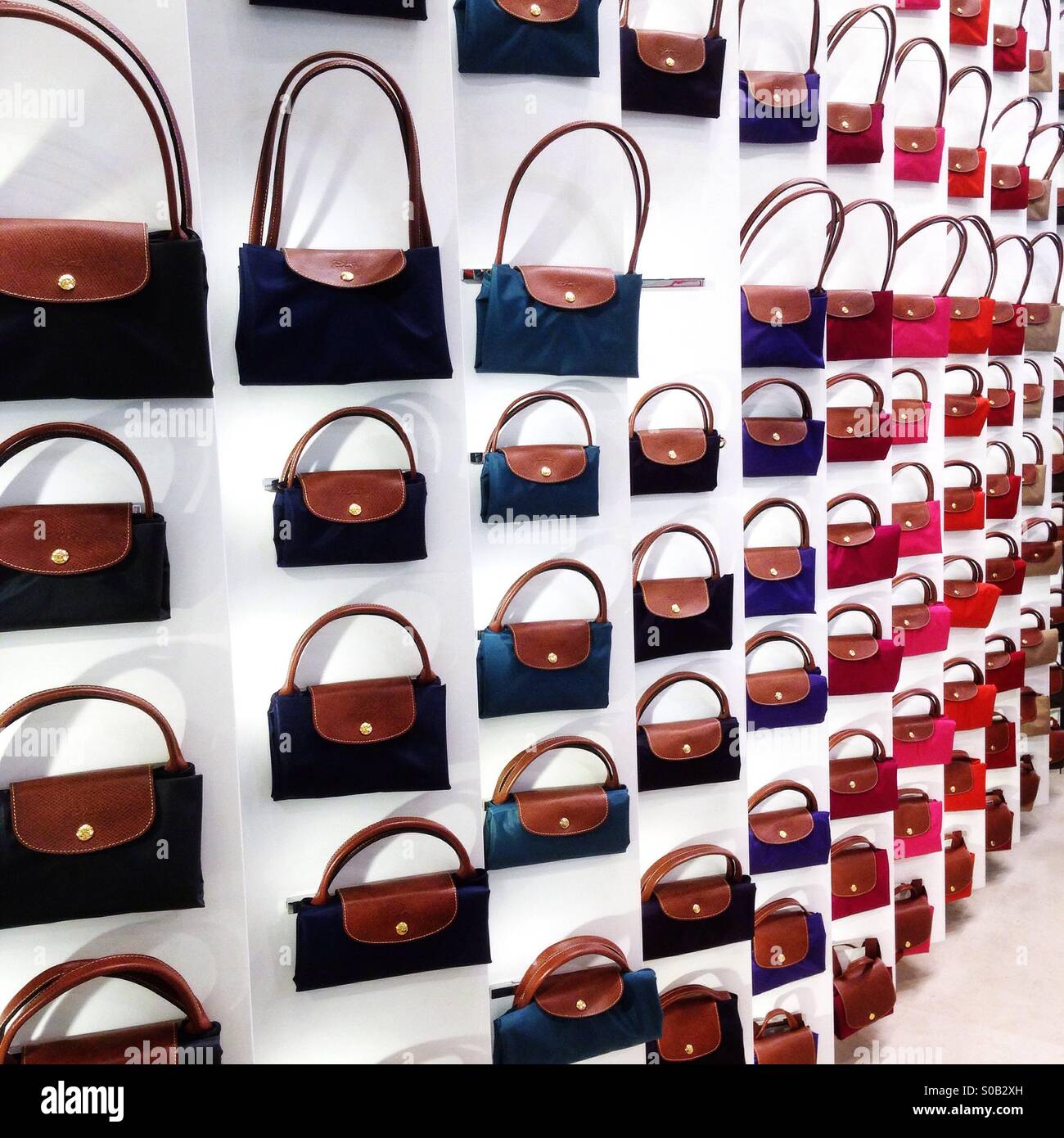 Longchamp bags e imágenes de alta resolución - Alamy
