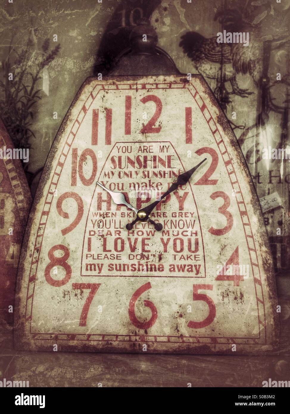 Antiguo reloj con las palabras de la canción "Eres mi sol' en su cara. En  Surrey, Inglaterra Fotografía de stock - Alamy