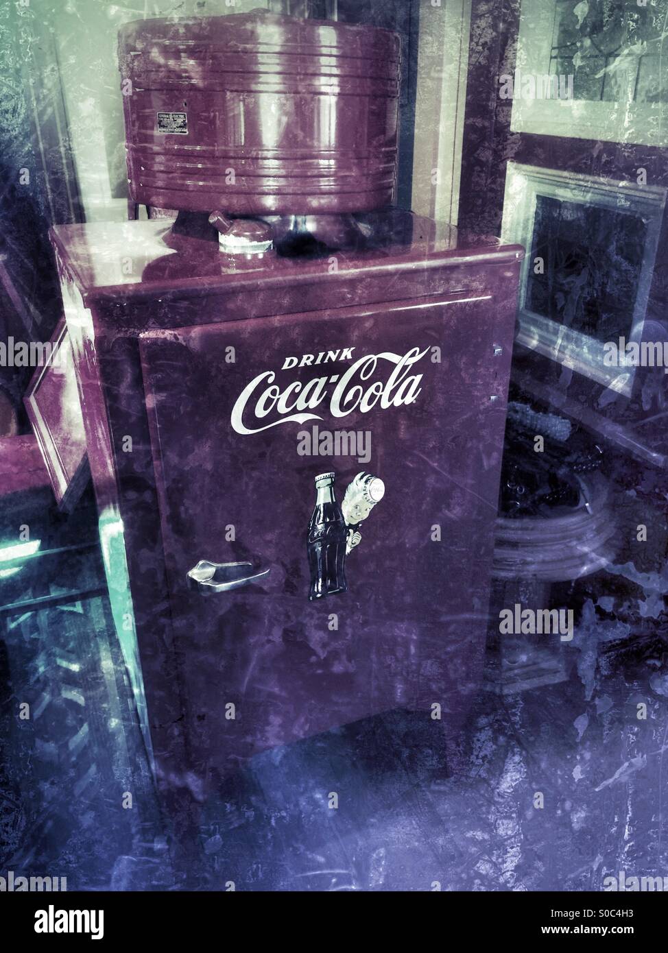 Enfriador de coca cola antiguo fotografías e imágenes de alta resolución -  Alamy