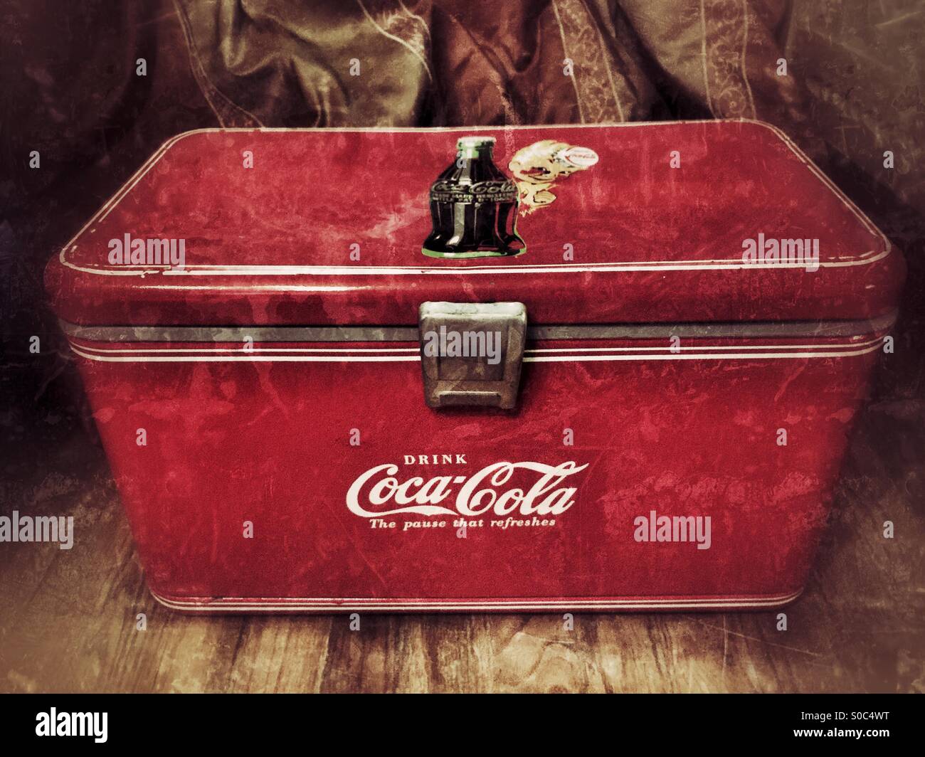 Enfriador de refrescos Coca Cola antigua Fotografía de stock - Alamy