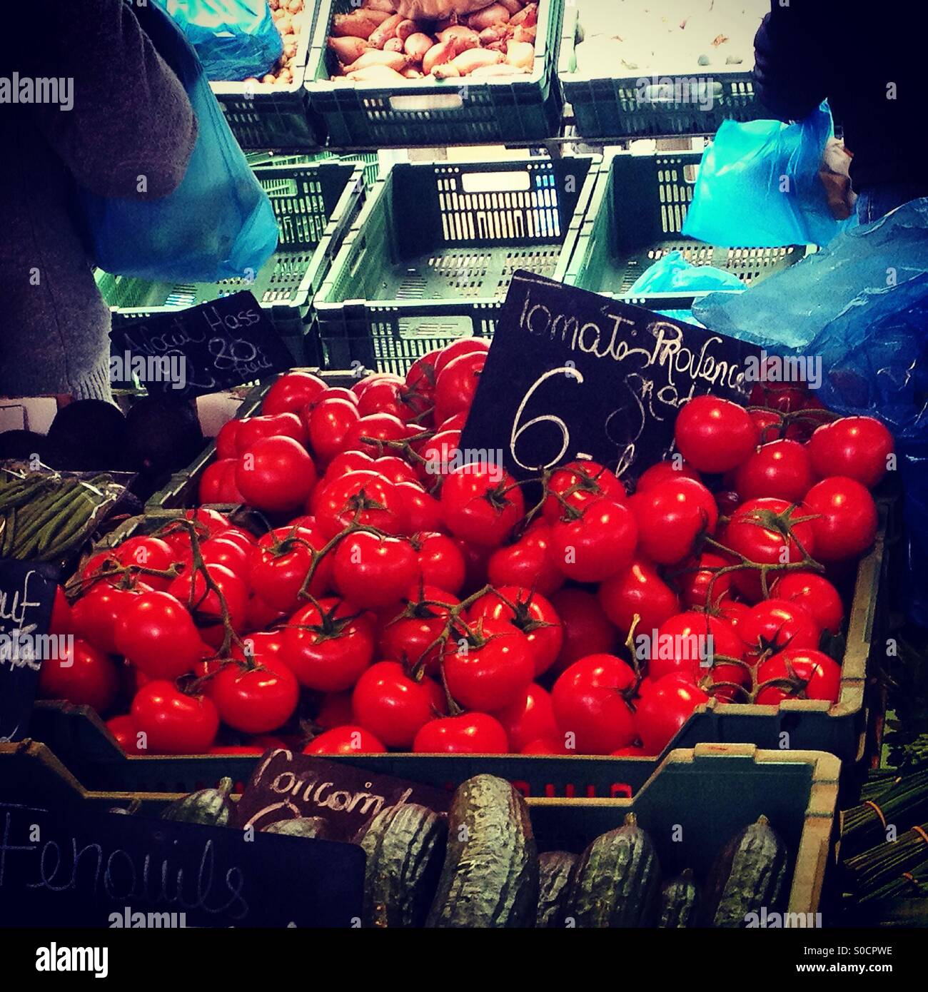 Tomates rojos en el mercado, Ginebra, Suiza. Foto de stock