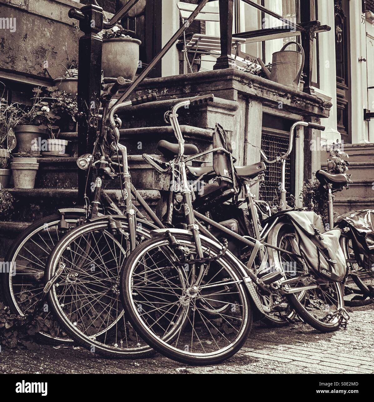 infancia Listo harina Bicicletas viejas fotografías e imágenes de alta resolución - Alamy