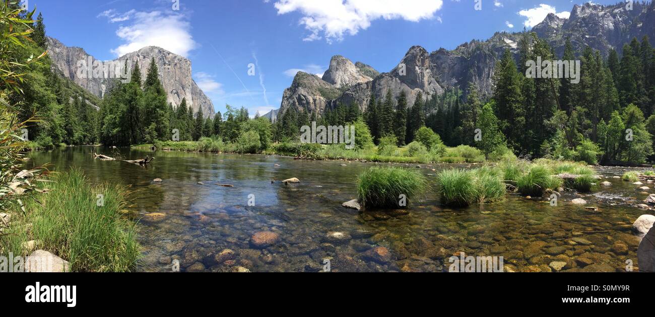 Río Merced, Yosemite National Park, Panorama Foto de stock