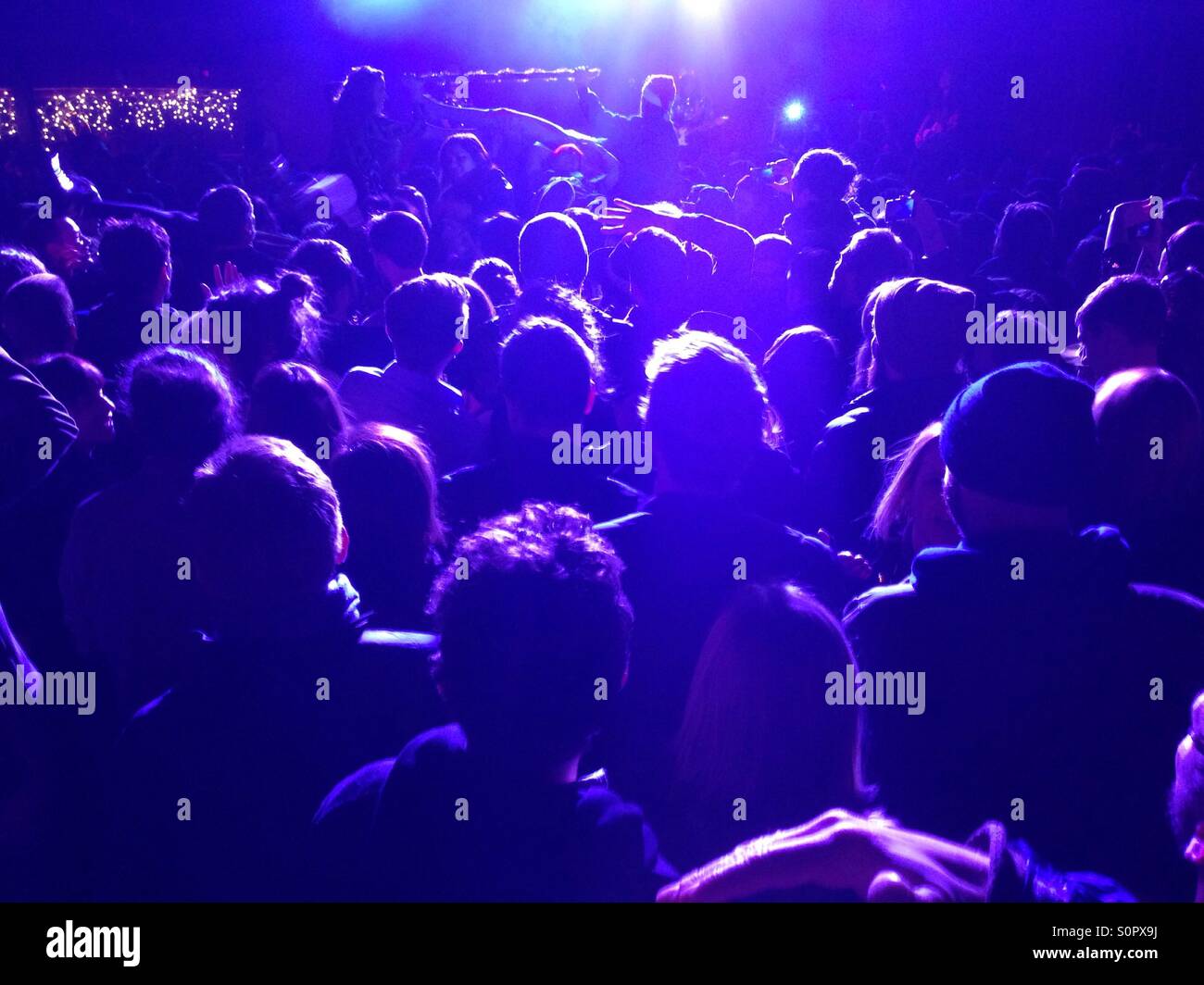 Multitud en un espectáculo de música en directo en Seattle Foto de stock