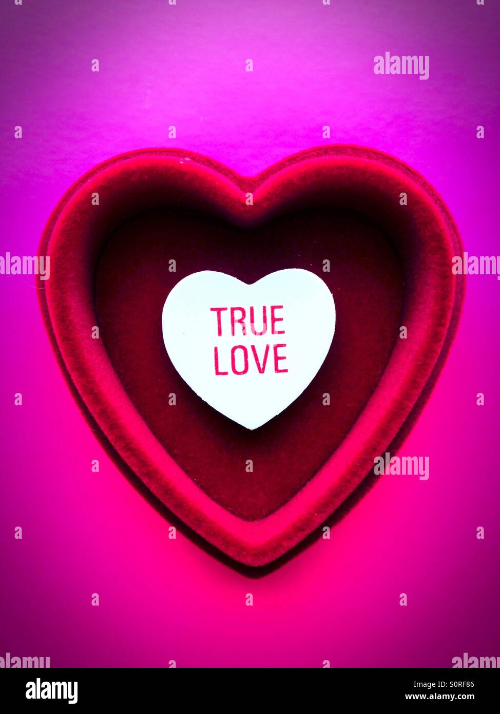 Un corazón dentro de otro corazón con las palabras escritas en él el