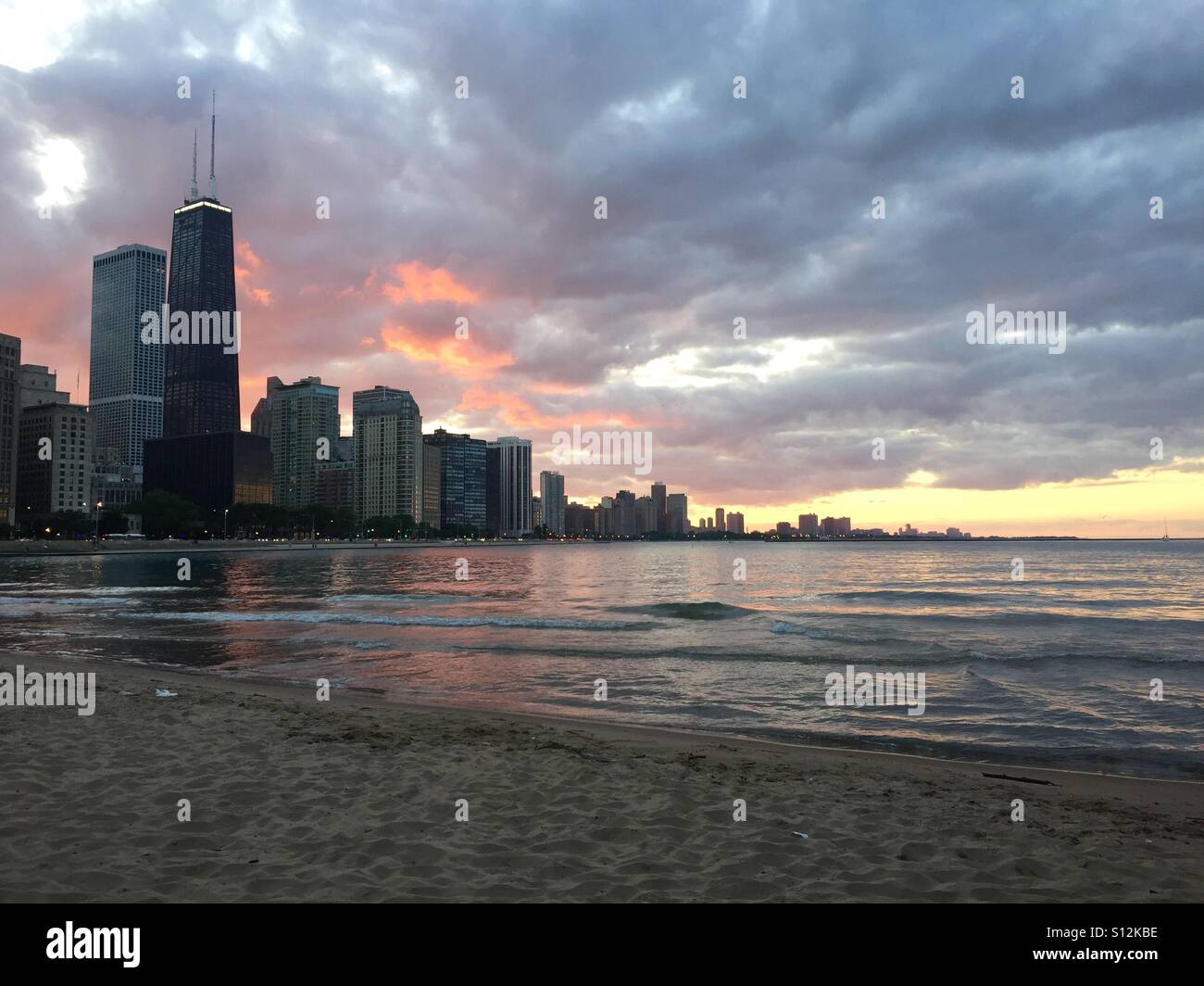 Al anochecer, Chicago, EE.UU. Foto de stock