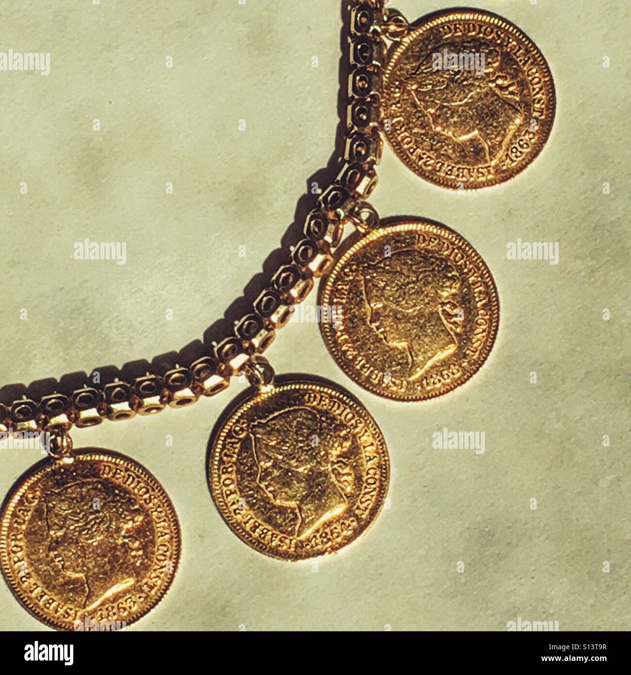 Las de oro en un Isabel II, Reina de España. 1868. Yo Peso. Filipinas Fotografía de - Alamy