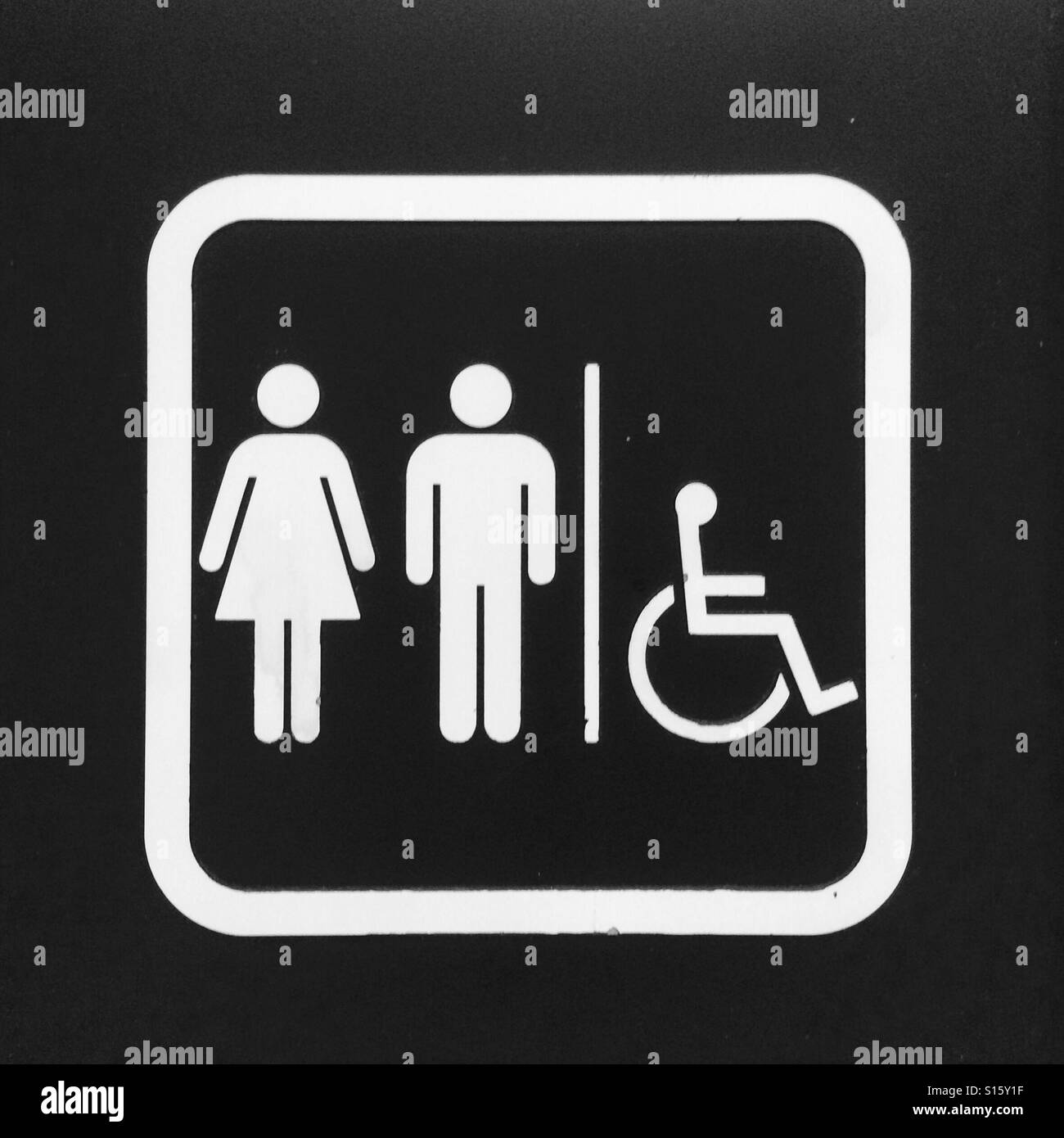 Baño cartel en hombres, mujeres y discapacitados símbolos juntos Fotografía  de stock - Alamy