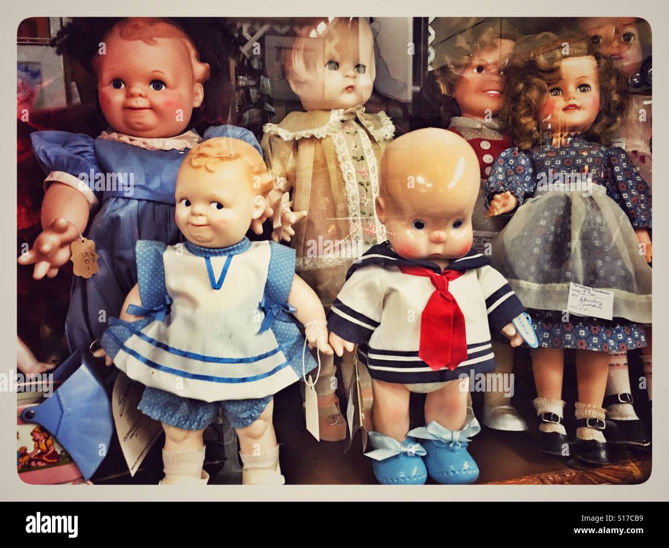 Colección de muñecas antiguas fotografías e imágenes de alta resolución -  Alamy
