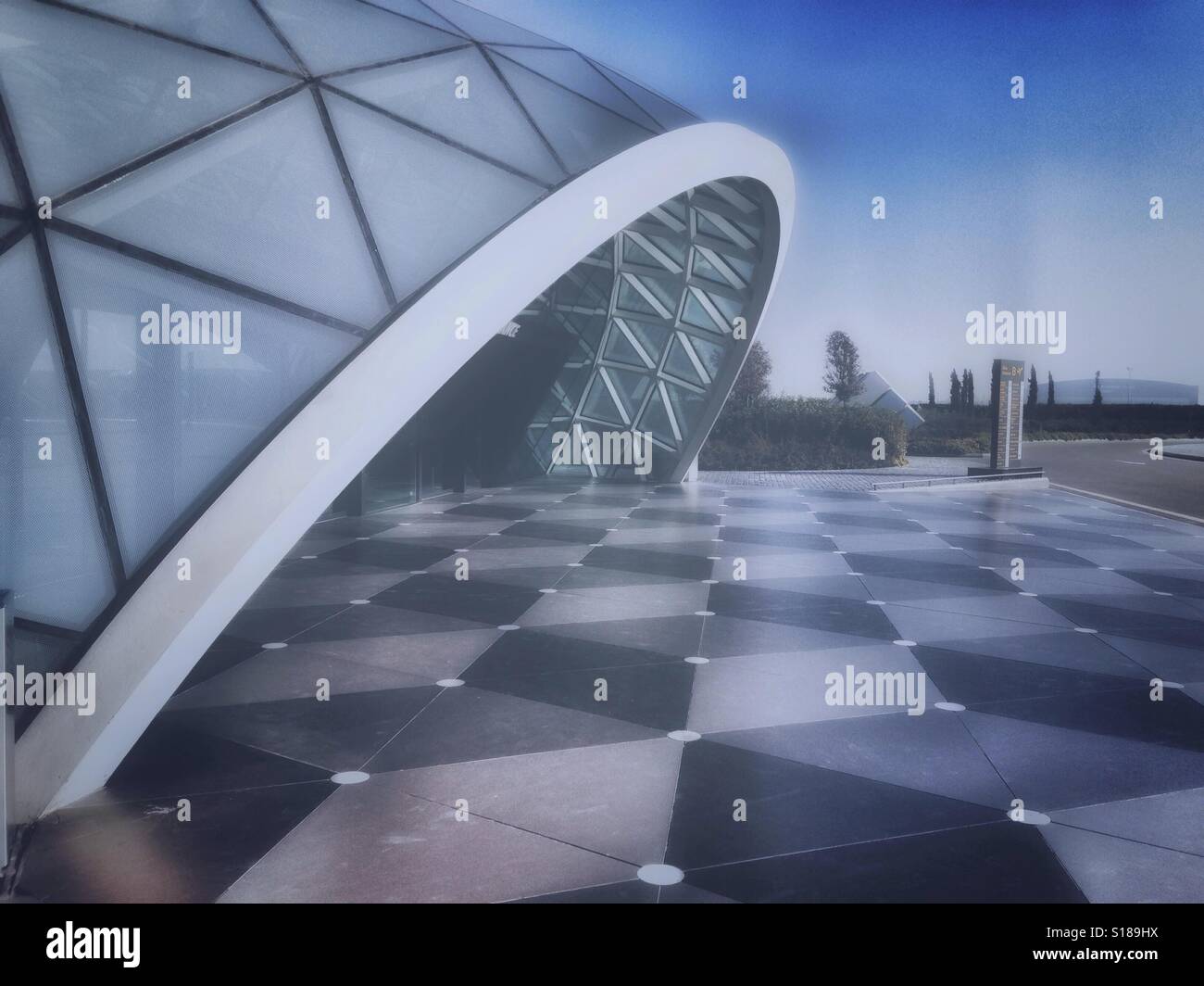 La arquitectura moderna de Heydar Aliyev aeropuerto de Bakú, Azerbajan Foto de stock