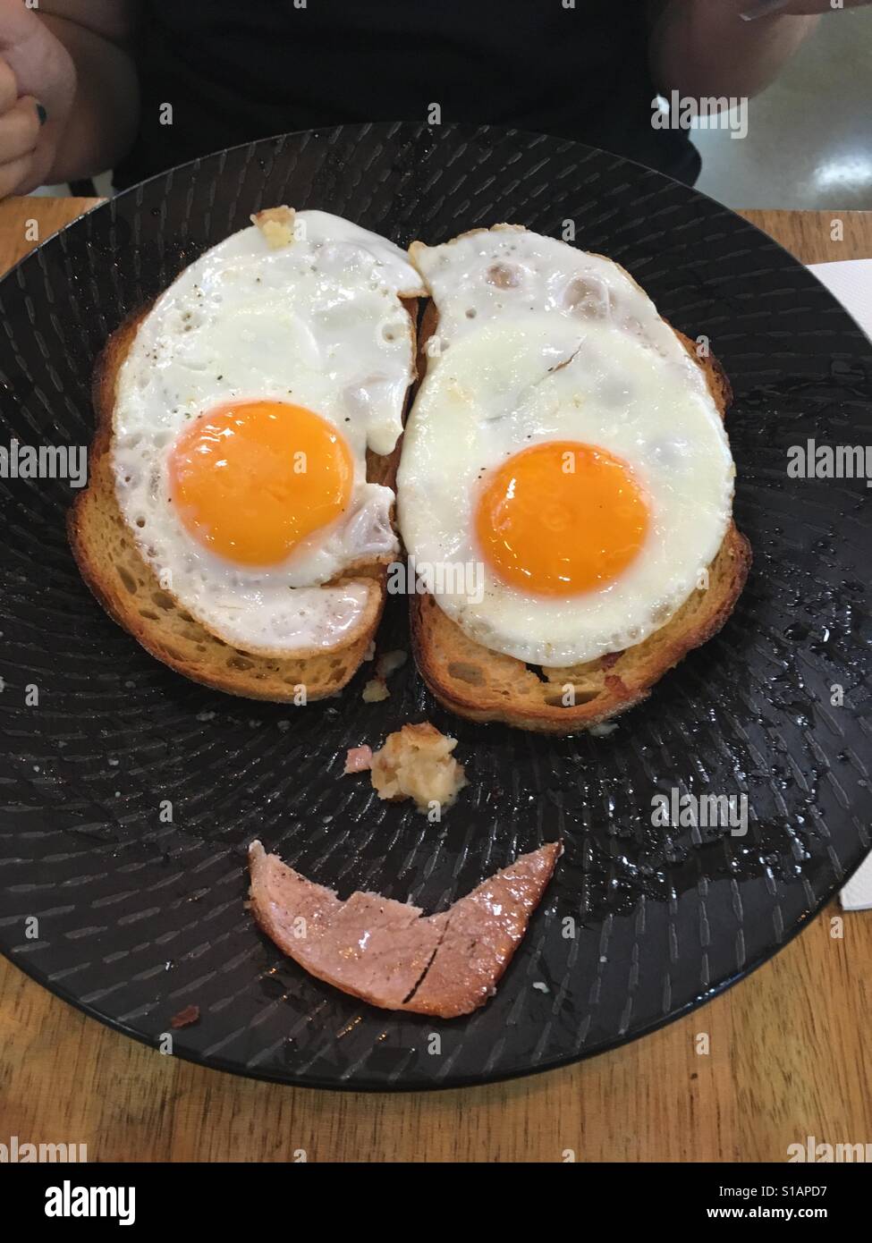 Smilin' huevos para desayunar Foto de stock