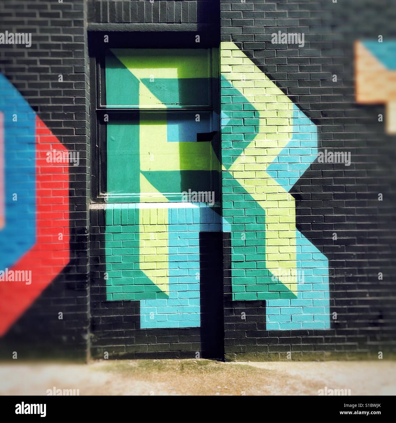 Detalle Del Arte De Graffiti Por El Artista De La Calle Ben Eine Mostrando Un Colorido Estilizada Letra Mayuscula R Fotografia De Stock Alamy