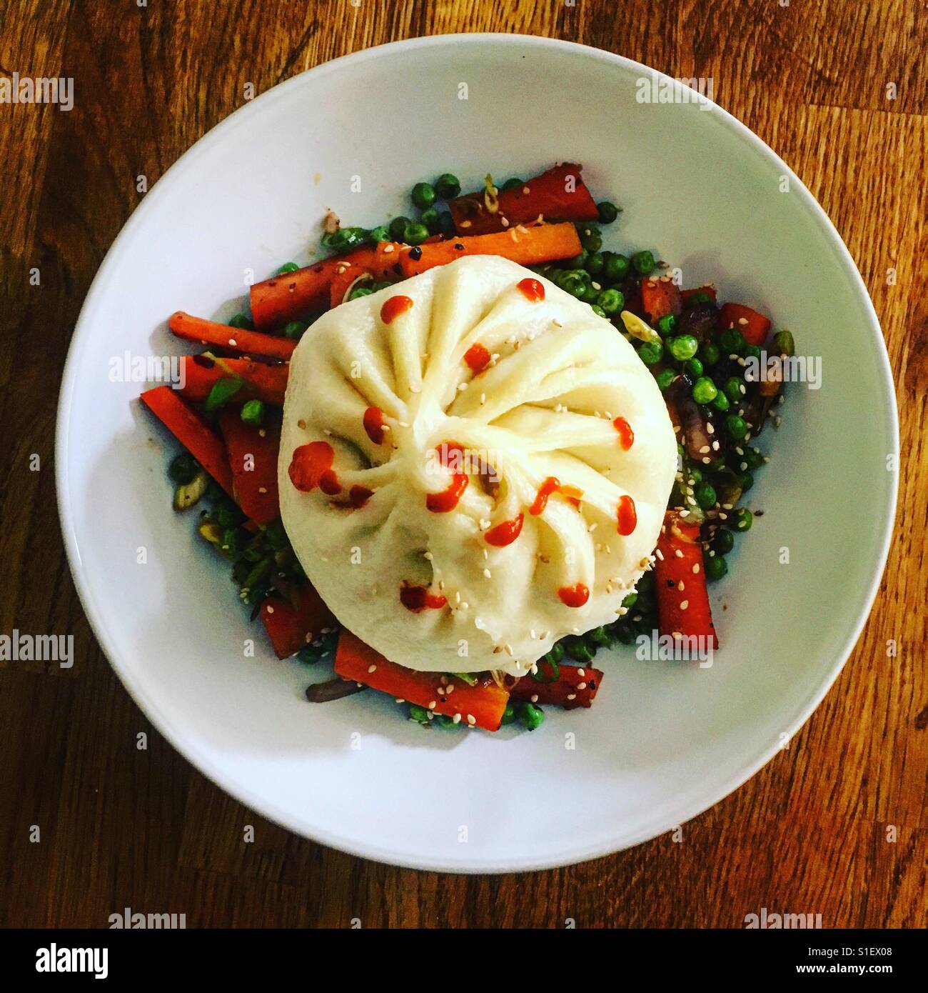 Char Sui bun con verduras Foto de stock