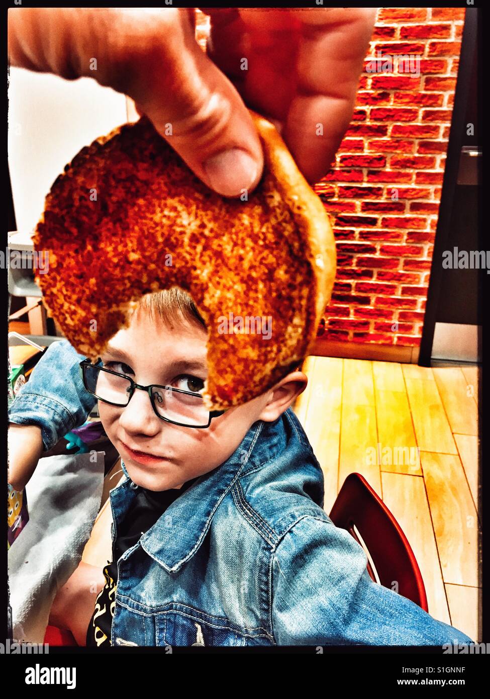 Boy burger king hair fotografías e imágenes de alta resolución - Alamy