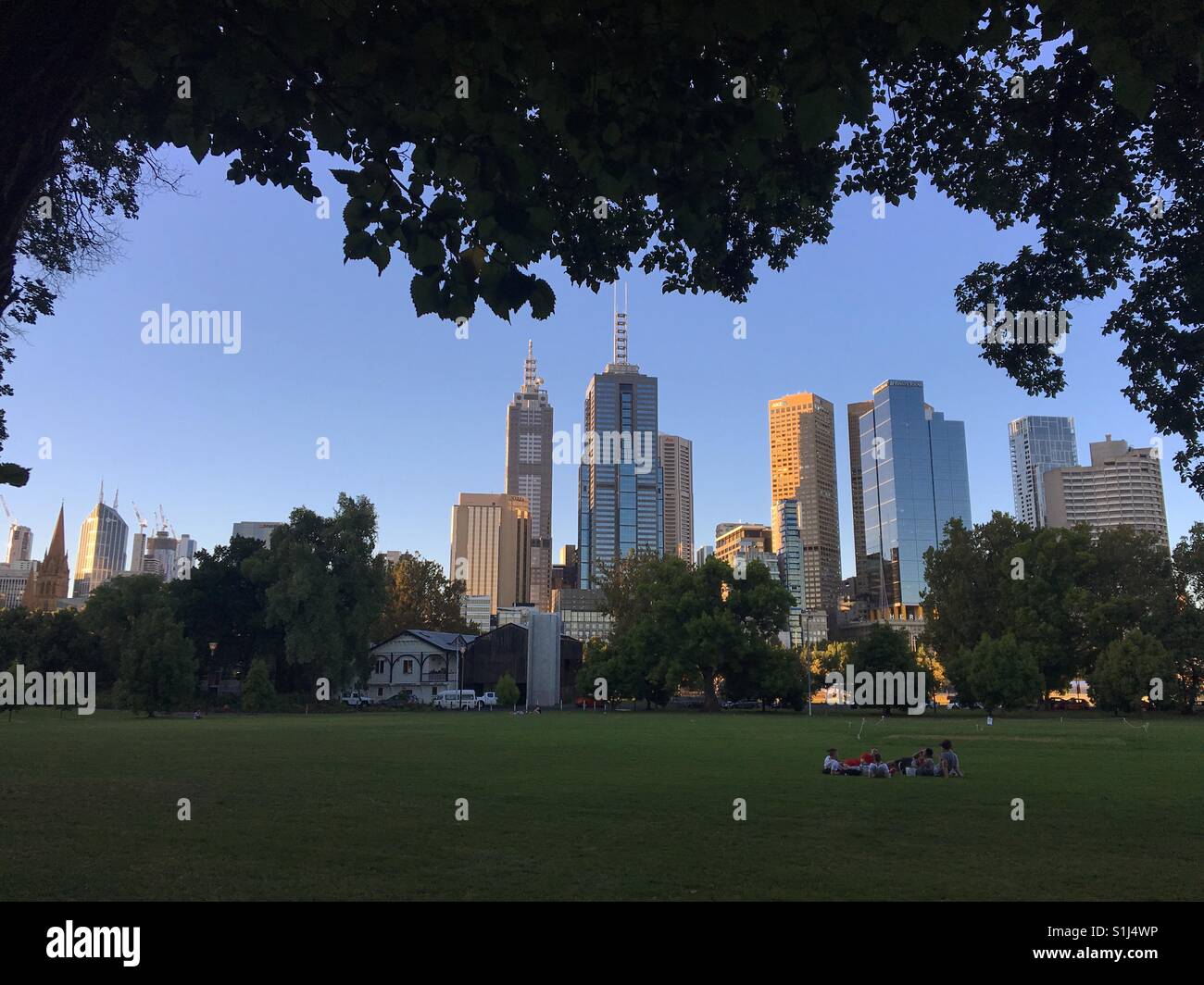 Melbourne skyline en verano desde los parques Foto de stock