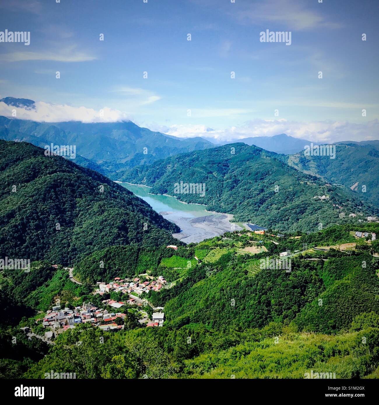 Vista de la región montañosa de Taiwán Foto de stock