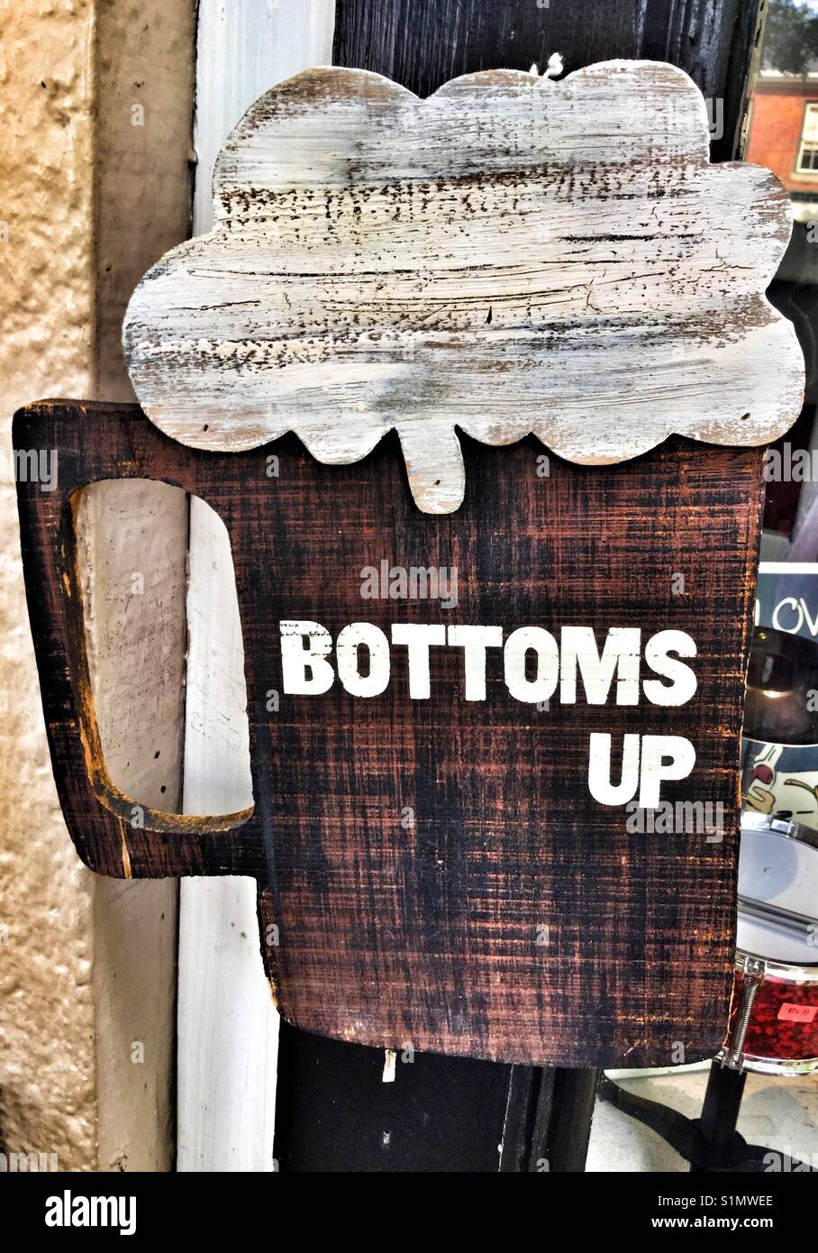 Bottoms Up beer firmar. Foto de stock