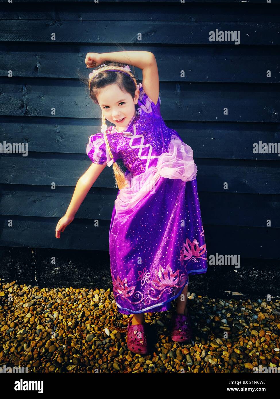 5-años de edad, niña vestida como Walt Disney Rapunzel Fotografía de stock - Alamy 5-años de edad, niña vestida como Walt Disney Rapunzel Fotografía de stock - Alamy