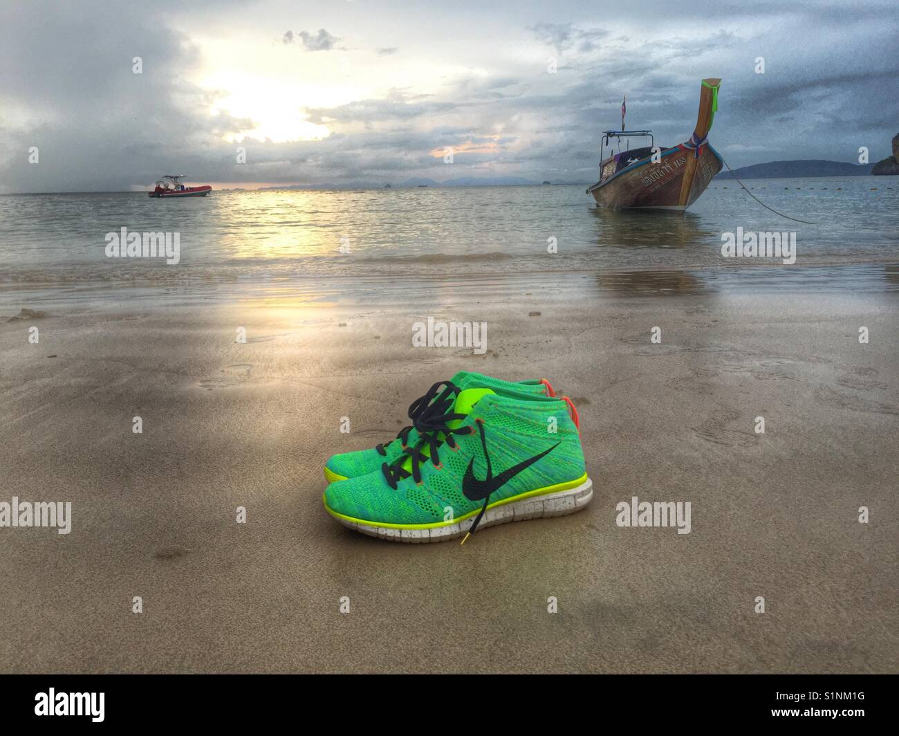 Nike en PLAYA RAILAY Tailandia Fotografía de stock - Alamy