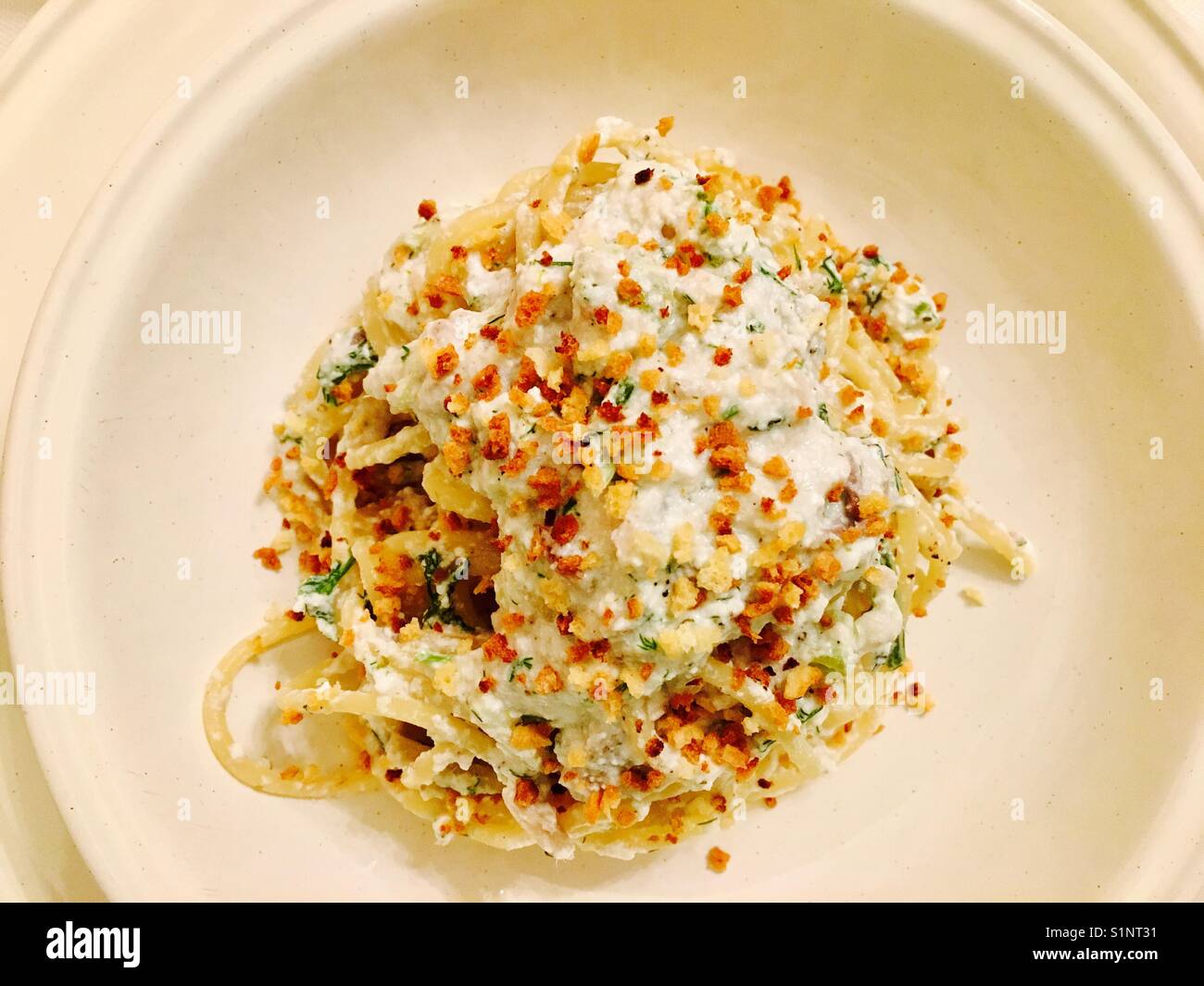 Pasta italiana fresca con salsa de nata Fotografía de stock Alamy