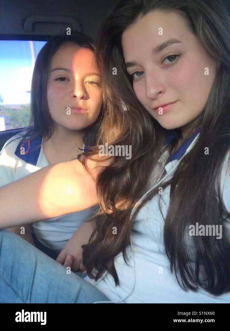 Hermanas bonitas fotografías e imágenes de alta resolución Alamy