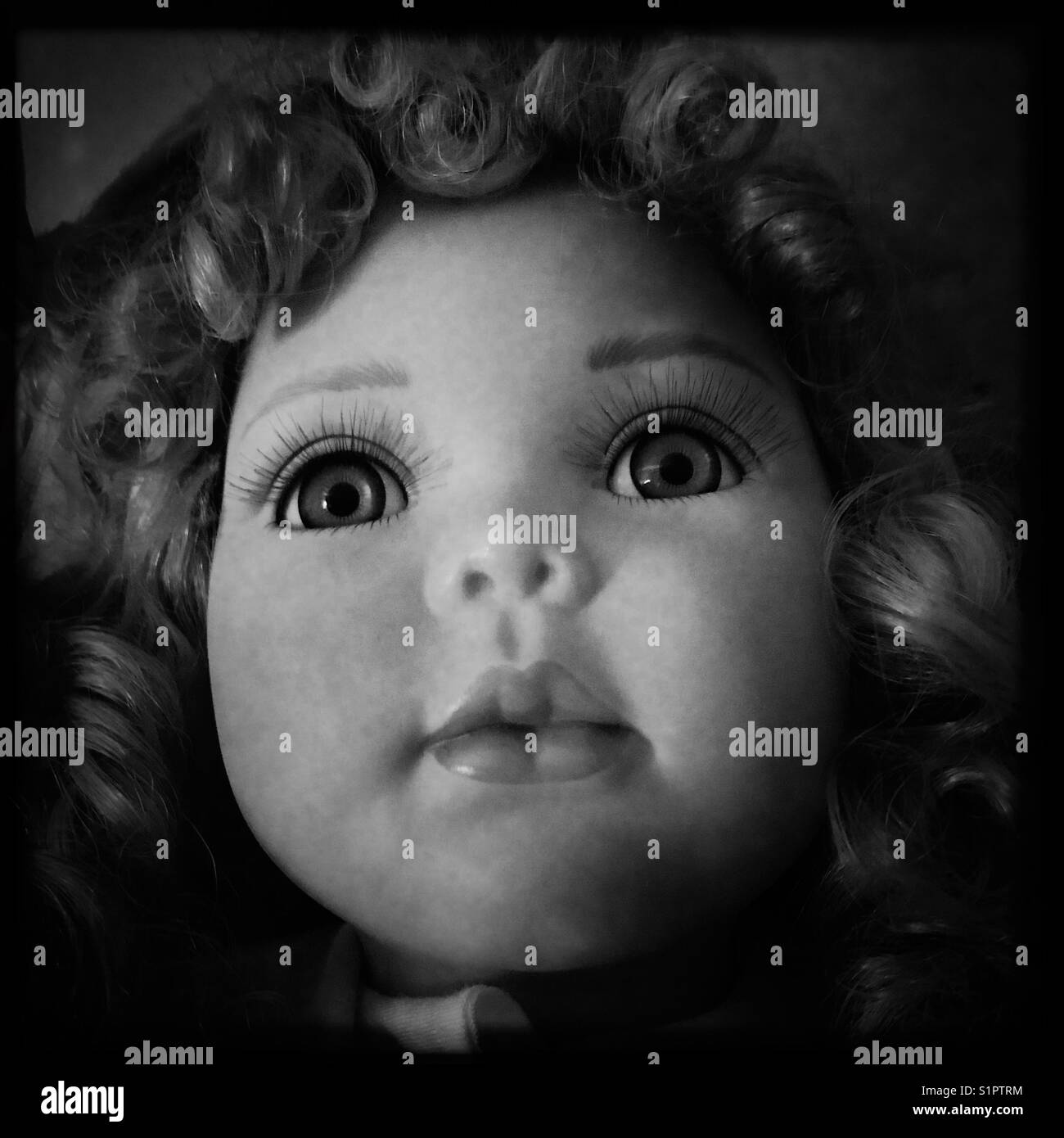 Creepy Doll Face cerrar Fotografía de stock - Alamy
