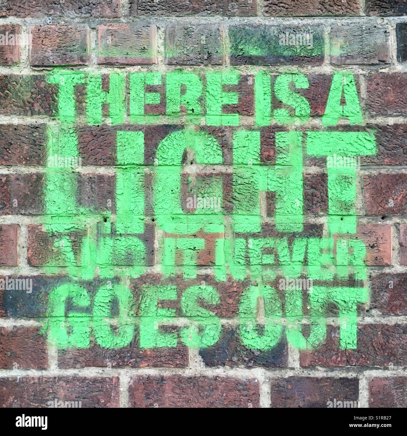 Hay una luz que nunca se apaga. Letras de canciones de The Smiths, Graffiti  Fotografía de stock - Alamy