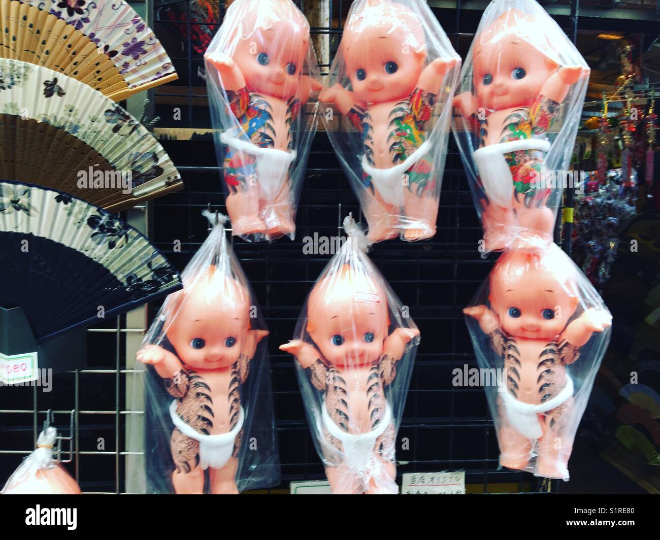 Muñecos tatuados, Tokio, Japón Fotografía de stock - Alamy