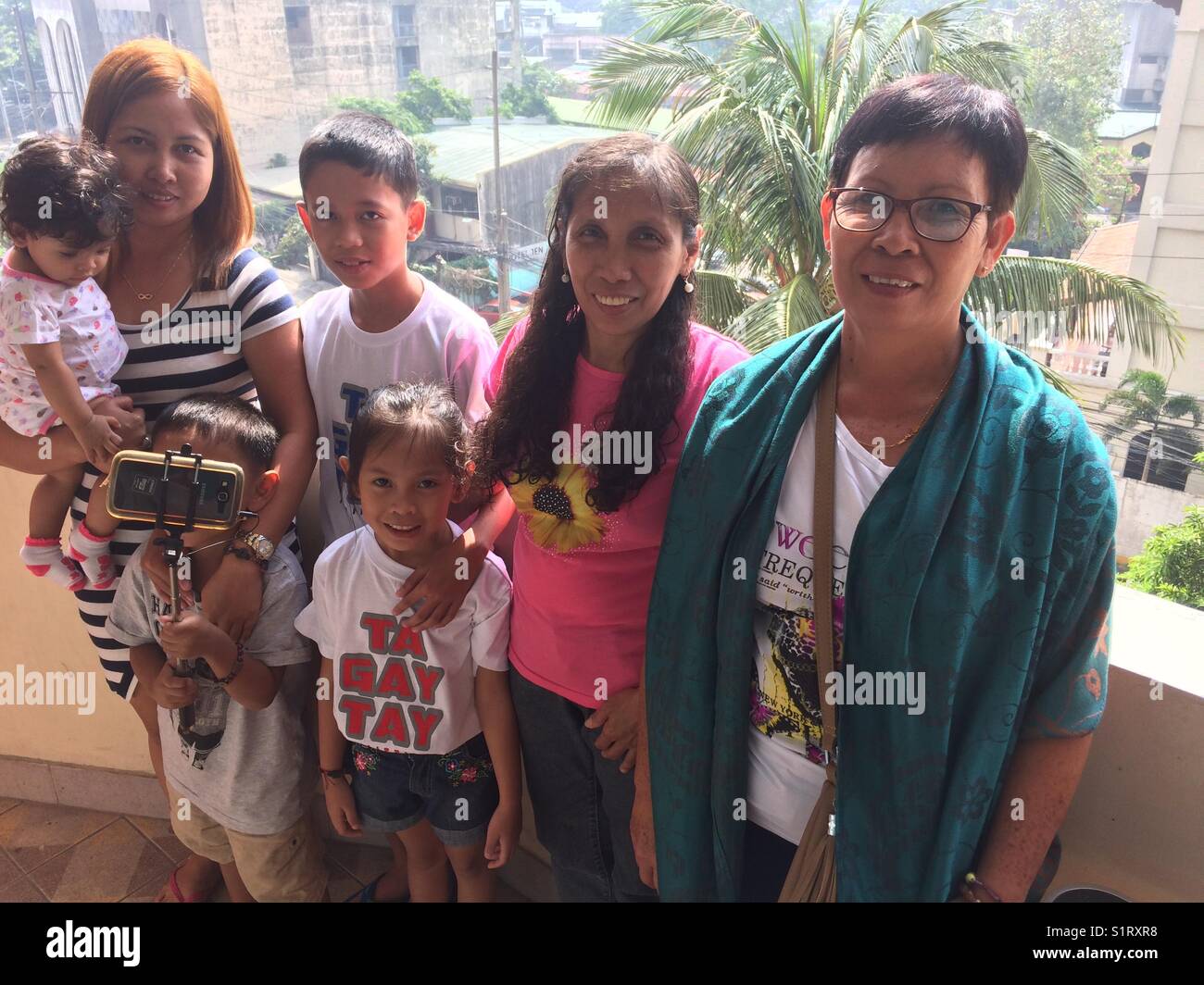 Mi familia de vacaciones en Filipinas. Foto de stock