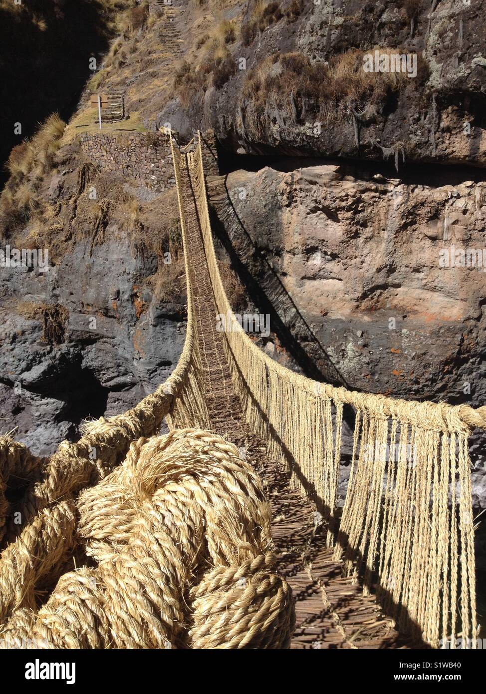 Q'eswachaka rope bridge fotografías e imágenes de alta resolución Alamy