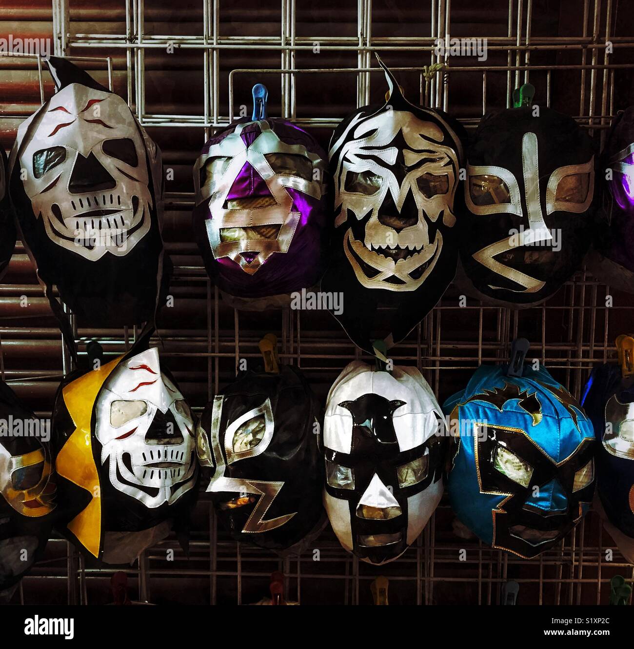Mascaras de lucha libre fotografías e imágenes de alta resolución - Alamy