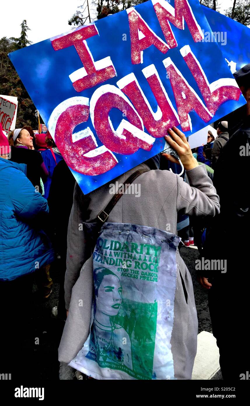 "Yo soy igual", signo de la Mujer de marzo de Oakland, Oakland, California, EE.UU. 2017 Foto de stock