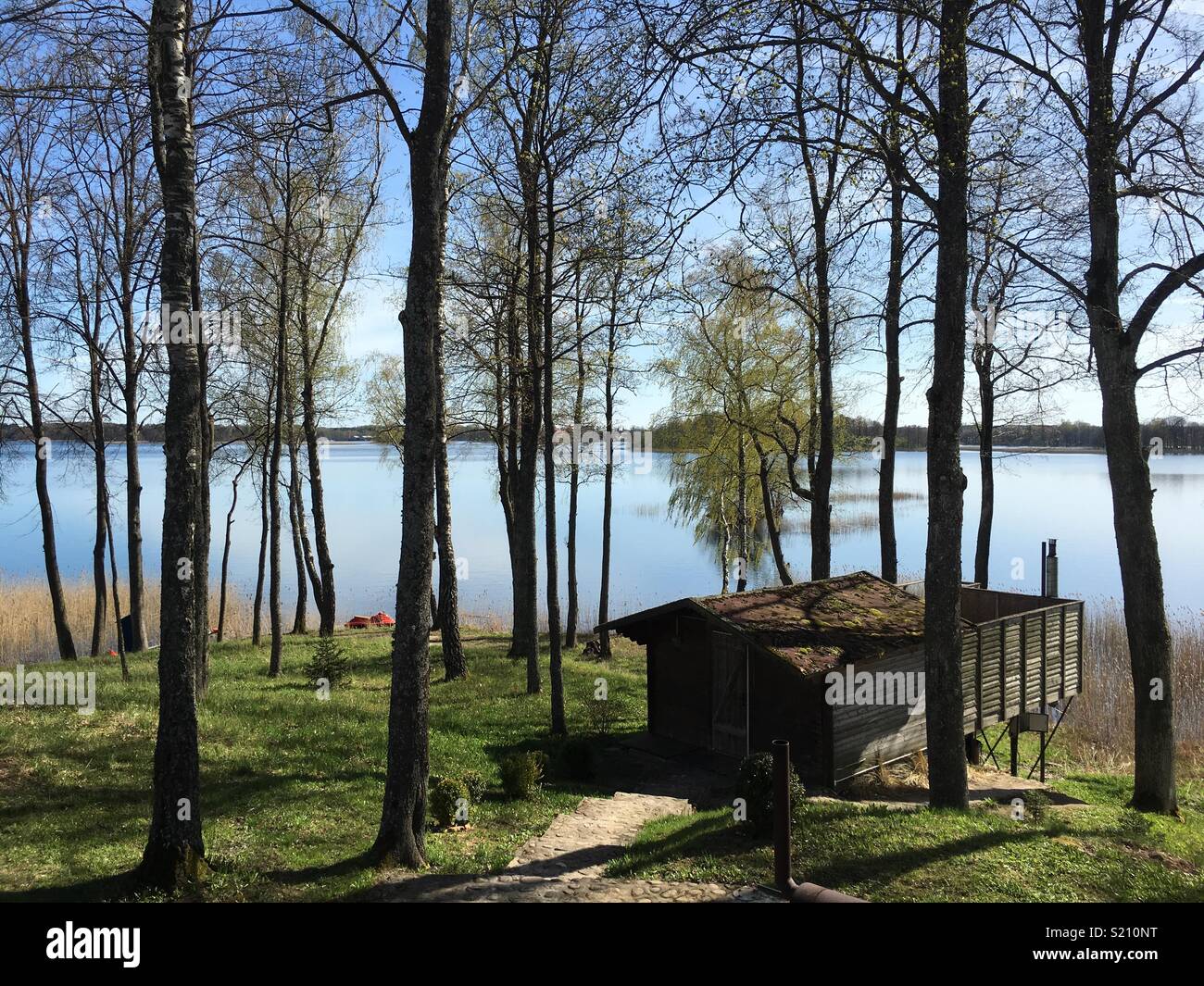 Cabañas en el lago Foto de stock