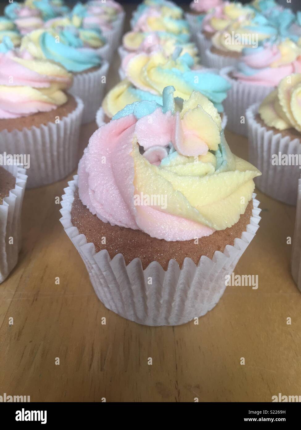 Color Pastel cupcakes Fotografía de stock - Alamy