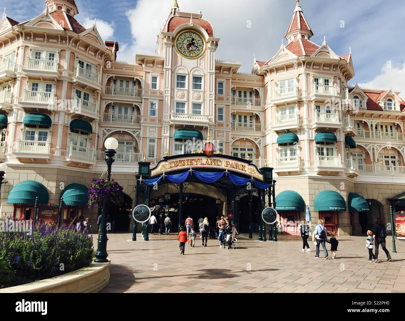 Entrada disneyland paris fotografías e imágenes de alta resolución Alamy
