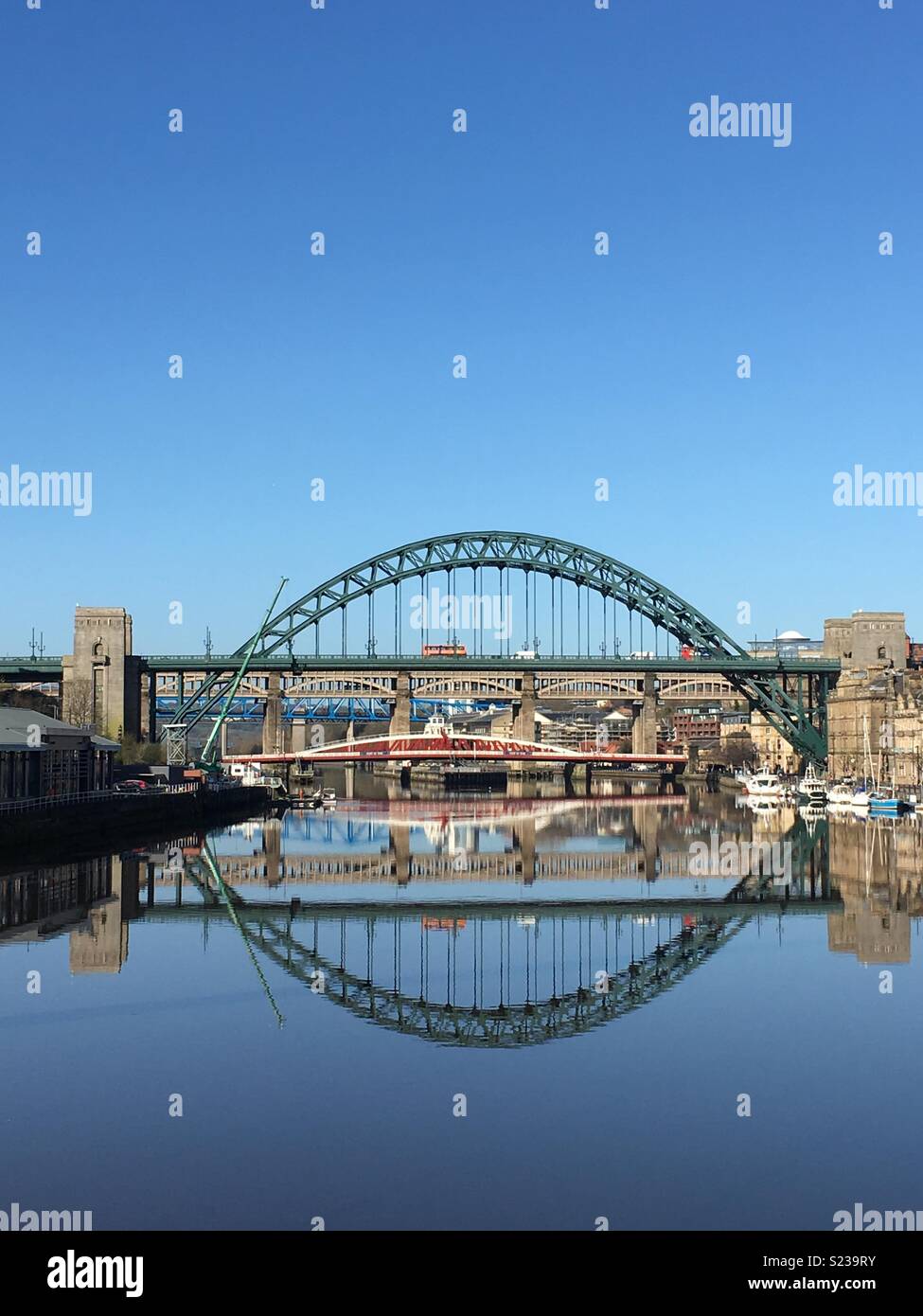 Puente Tyne en el sol Foto de stock