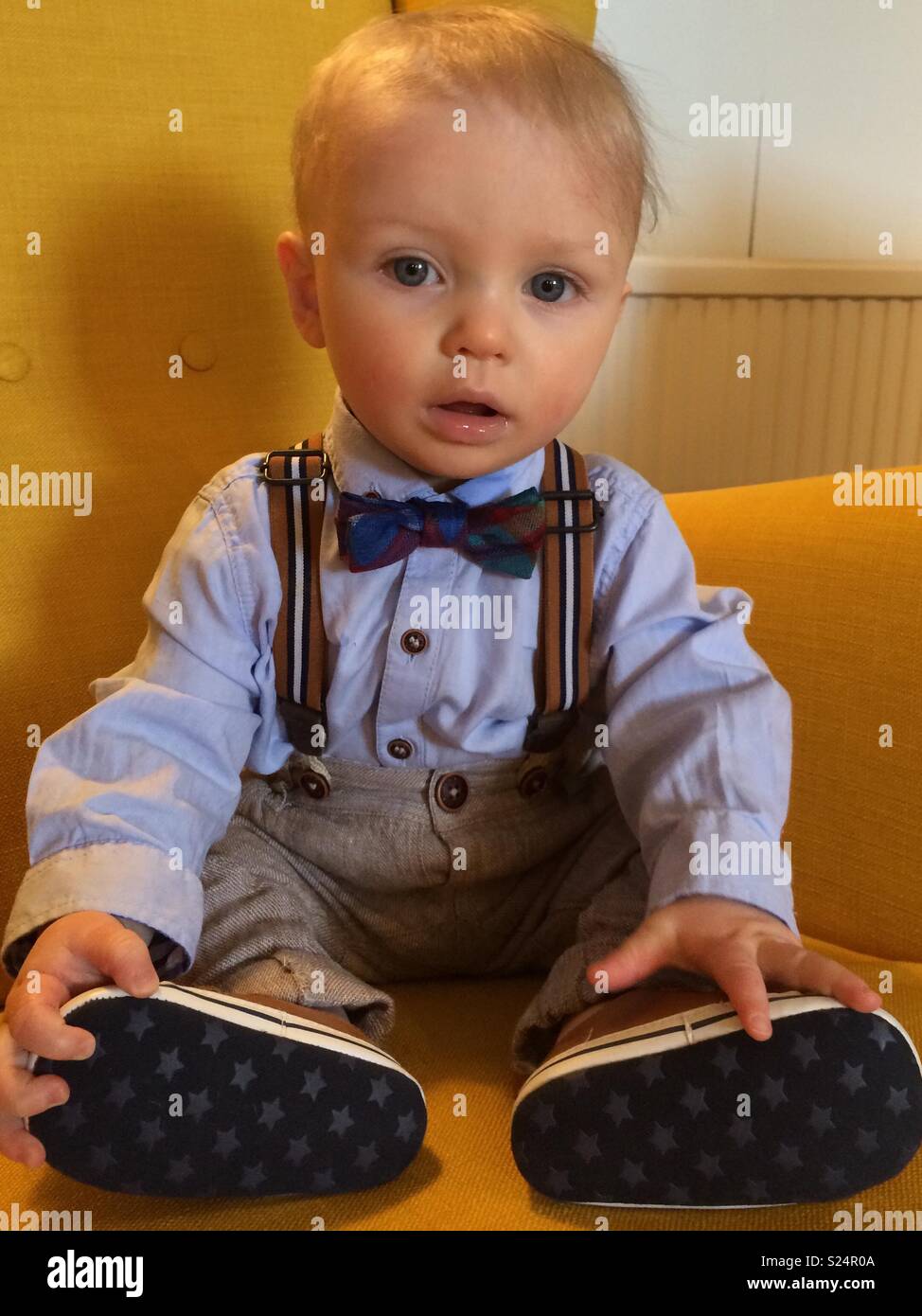 Traje de bebé y corbata fotografías e imágenes de alta resolución - Alamy