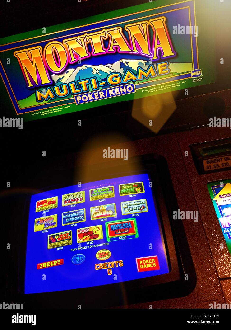 Electronic Poker Juegos del casino de apuestas en Montana, EE.UU Fotografía  de stock - Alamy