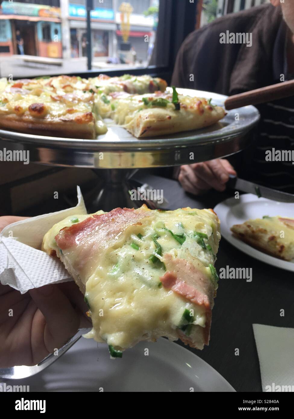 Pizzería va bene Sabana Grande, en Caracas, Venezuela. Vicente Quintero y  Marcos Kirschstein. 2018 pizza Fotografía de stock - Alamy