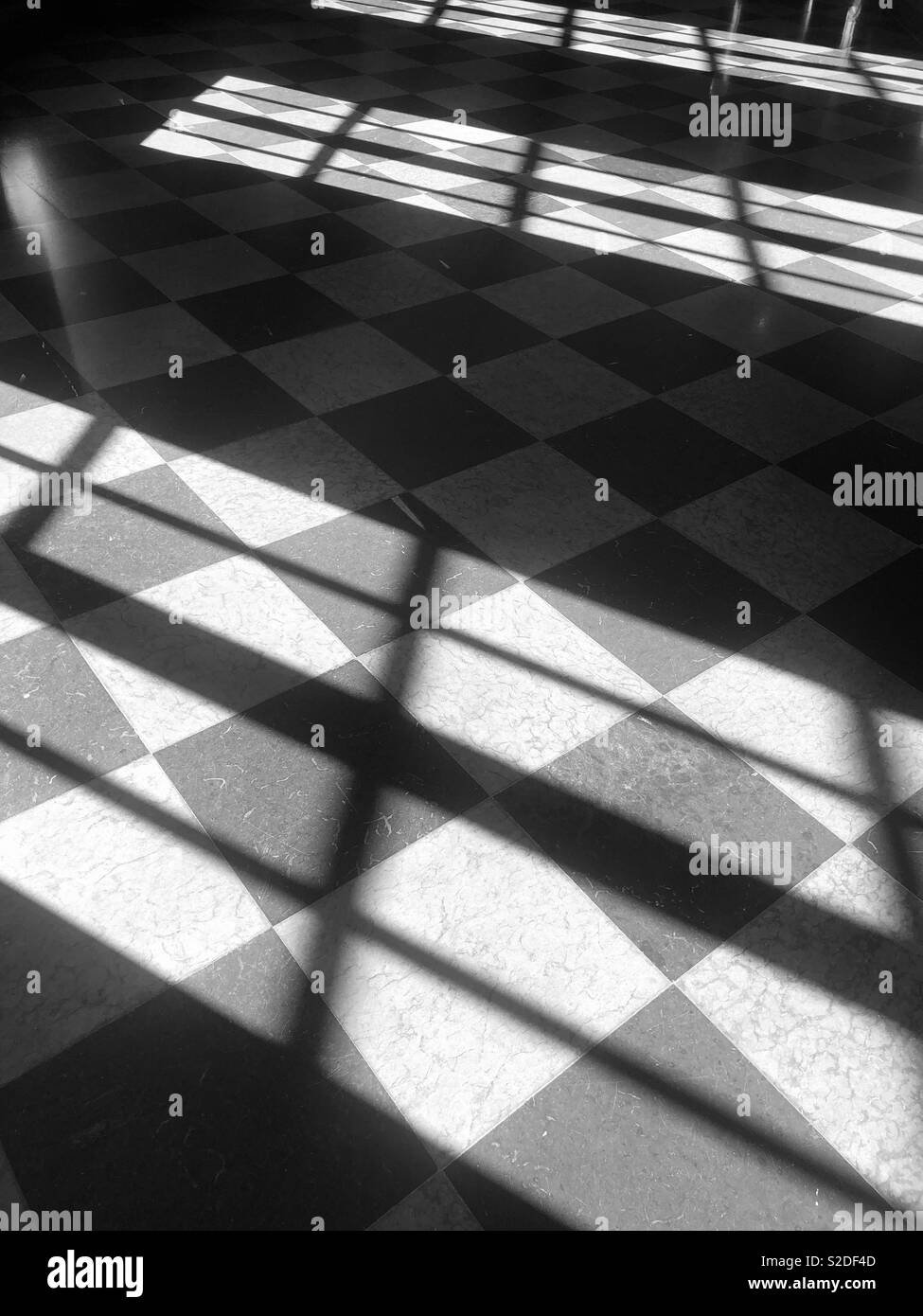 Ventana de luz y sombra sombras Foto de stock