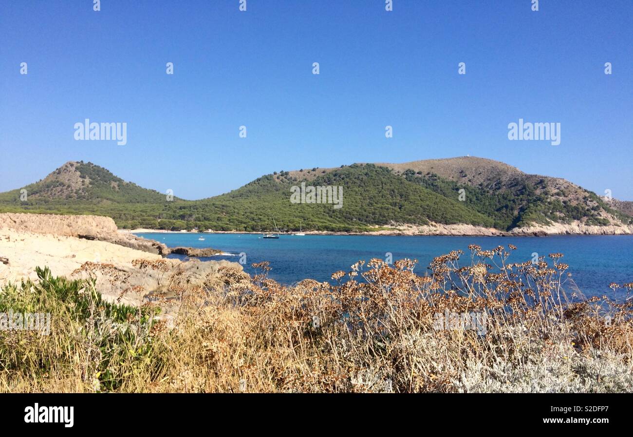 Mallorca con vistas al mar y a las montañas Foto de stock