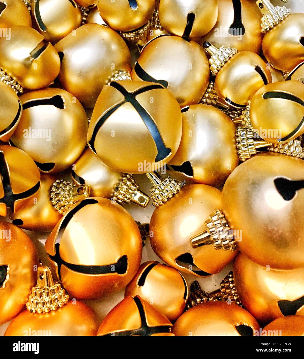 Montón de Jingle Bells amarillo Foto de stock