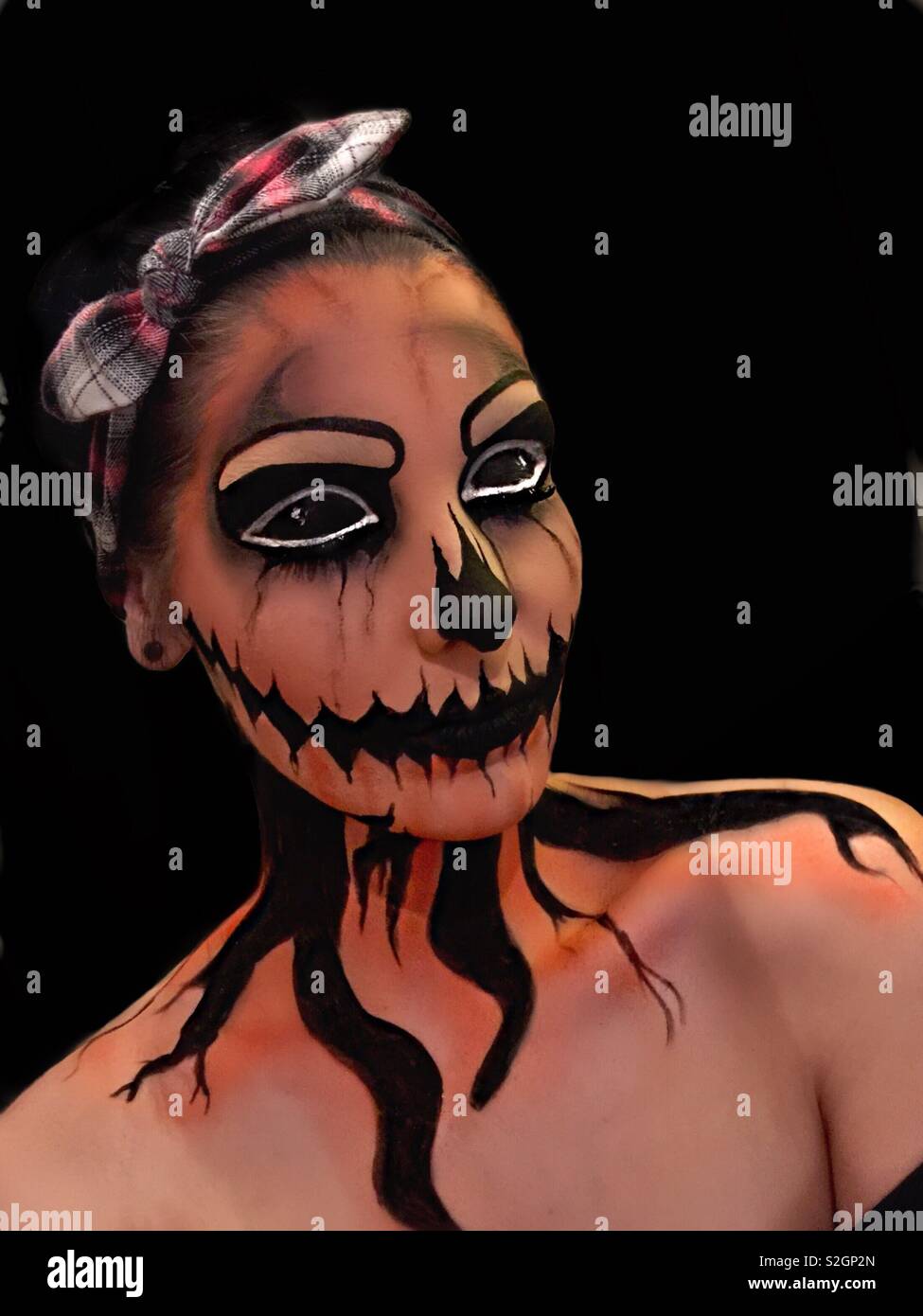 Calabaza de Halloween creativos disfraces maquillaje Fotografía de stock -  Alamy