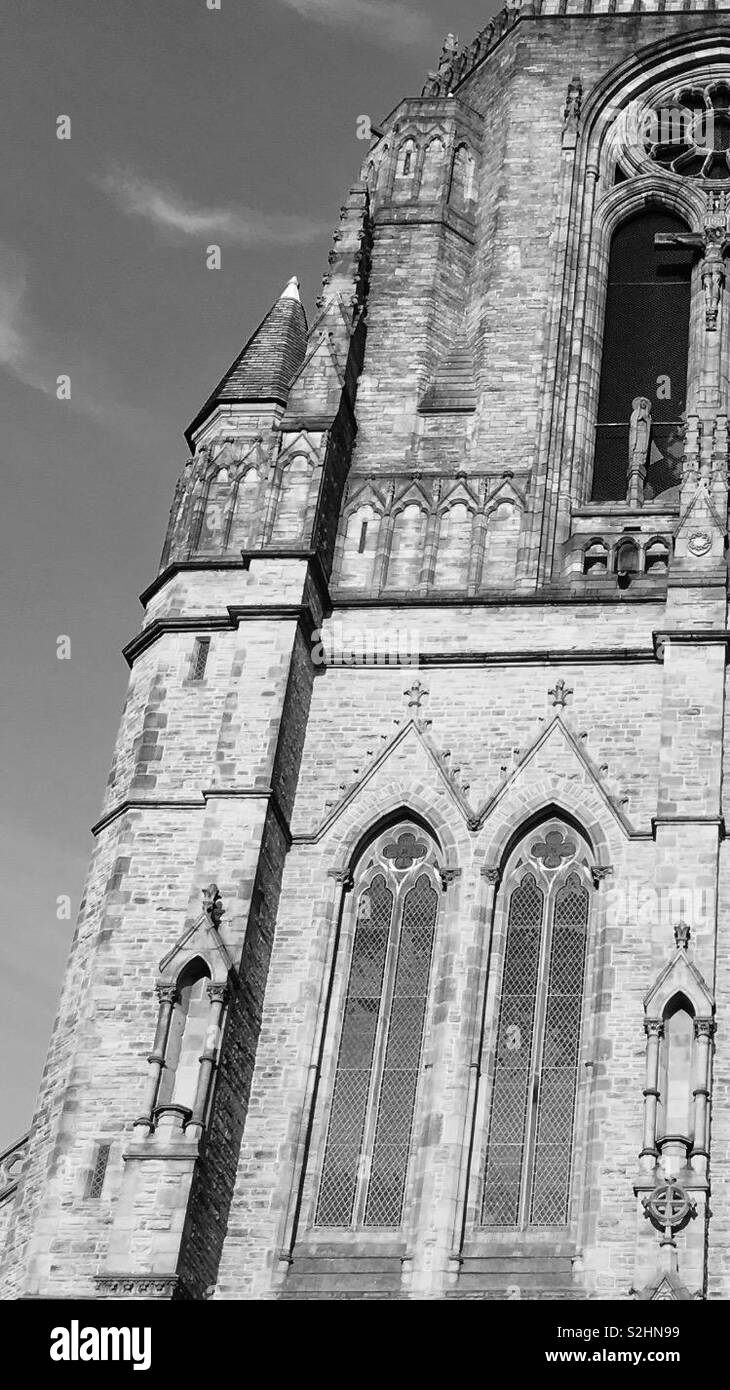 Una foto en blanco y negro de la Iglesia del Santo Nombre, en Oxford Road en Manchester, Inglaterra. Foto de stock