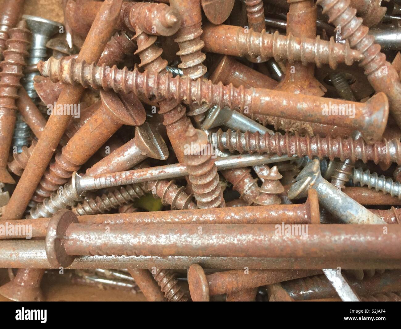 Tornillos Y Clavos Oxidados Fotografia De Stock Alamy