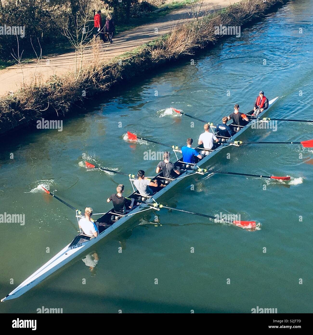 Eights remeros en el río Támesis (Isis) en Oxford Oxfordshire REINO UNIDO Foto de stock