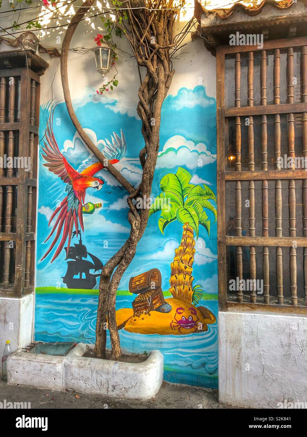Arte callejero urbano en la histórica ciudad de Cartagena de Indias, Colombia. Foto de stock