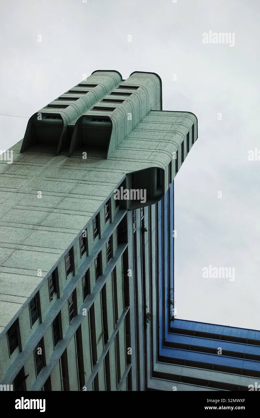 Cerca, el detalle de un edificio de oficinas en Singapur. Foto de stock