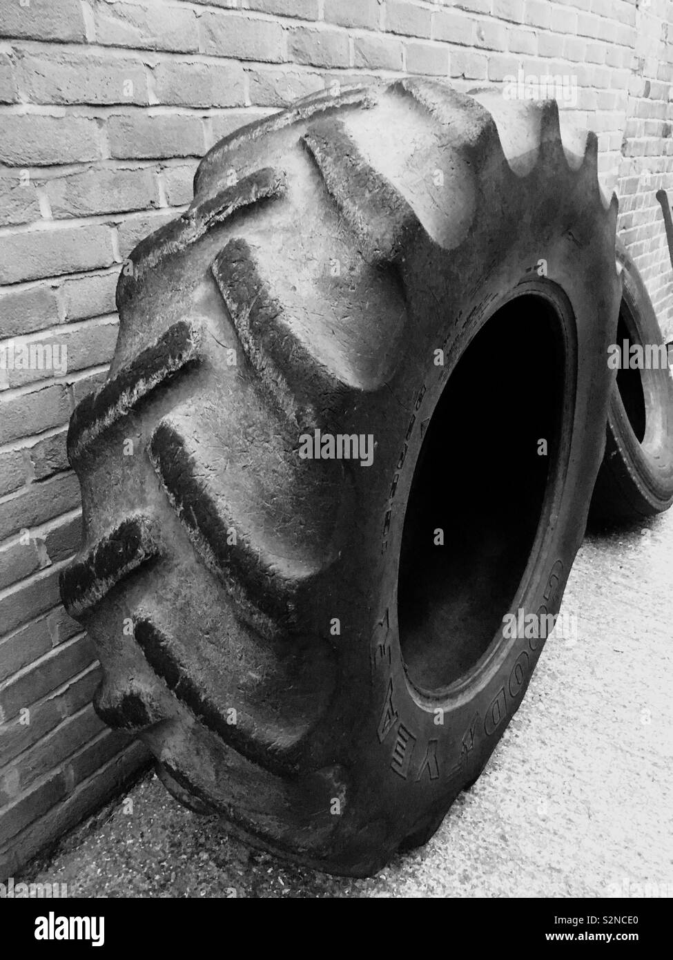 Neumático del tractor fotografías e imágenes de alta resolución - Alamy